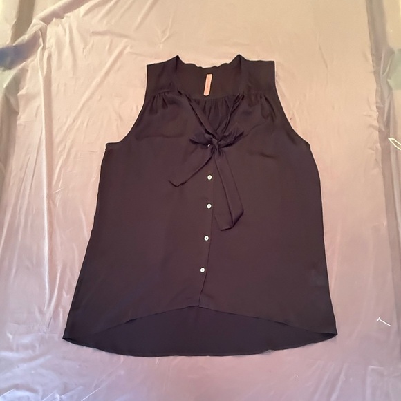 Eight Sixty Black Sleeveless Button Front Blouse with tie neck Size 2X - Picture 7 of 10